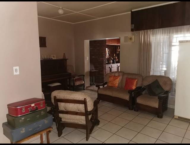 7 BEDROOM HOUSE FOR SALE IN POLLAK PARK